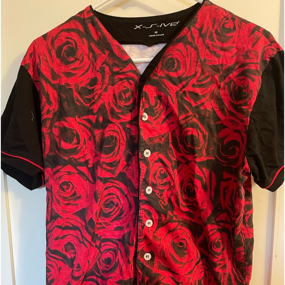 Rose button up size small